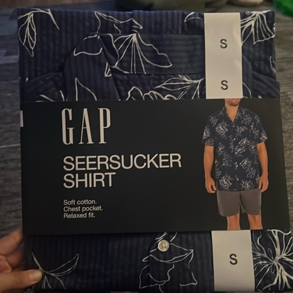 Gap men’s shirt small
